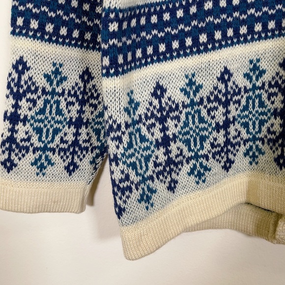 WHITE RAM | VINTAGE KNITTED VIRGIN  WOOL SNOWFLAKES SWEATER CARDIGAN - Picture 13 of 15